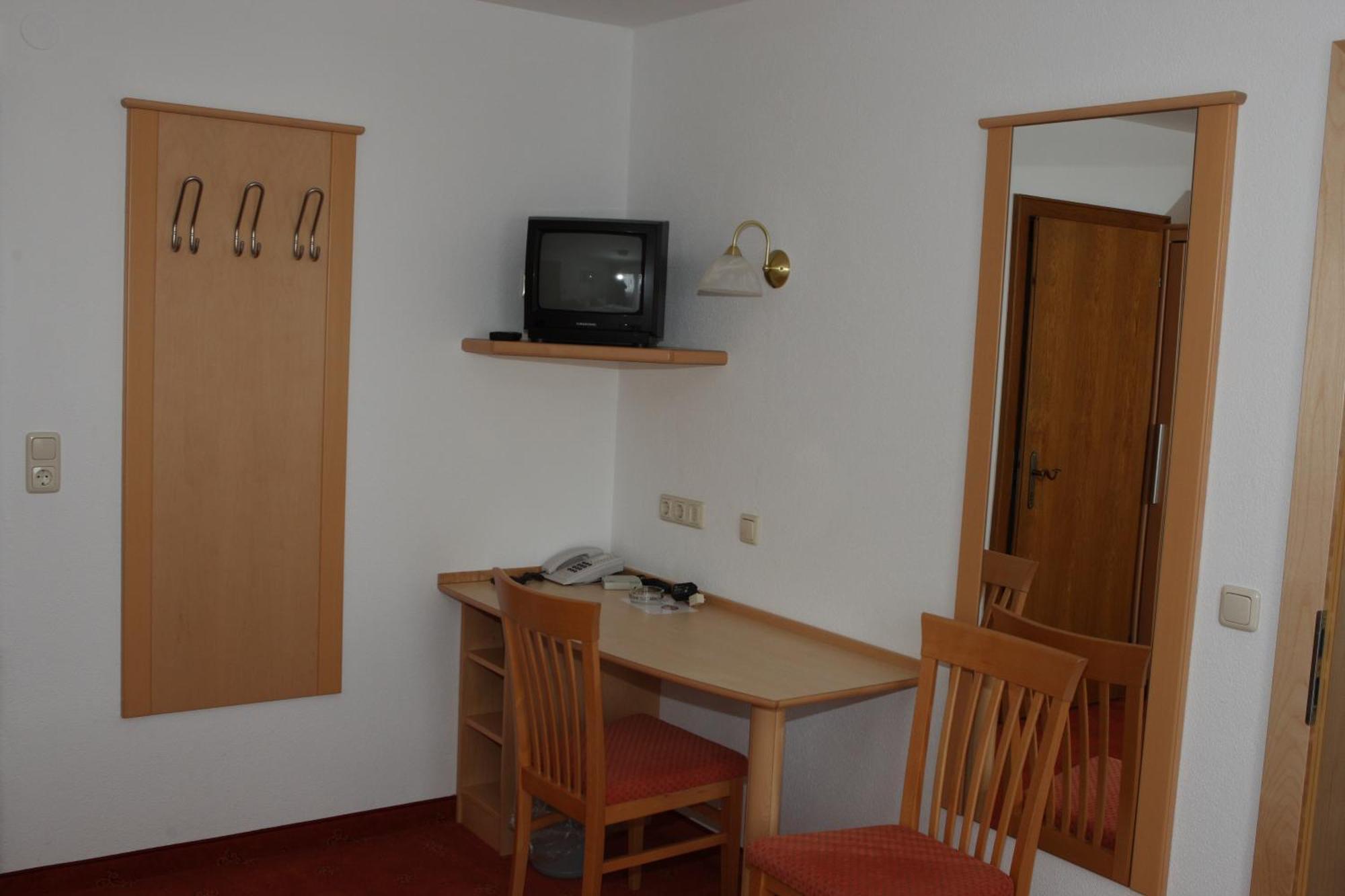 Hotel Garni Sonnenheim Fiss Bagian luar foto
