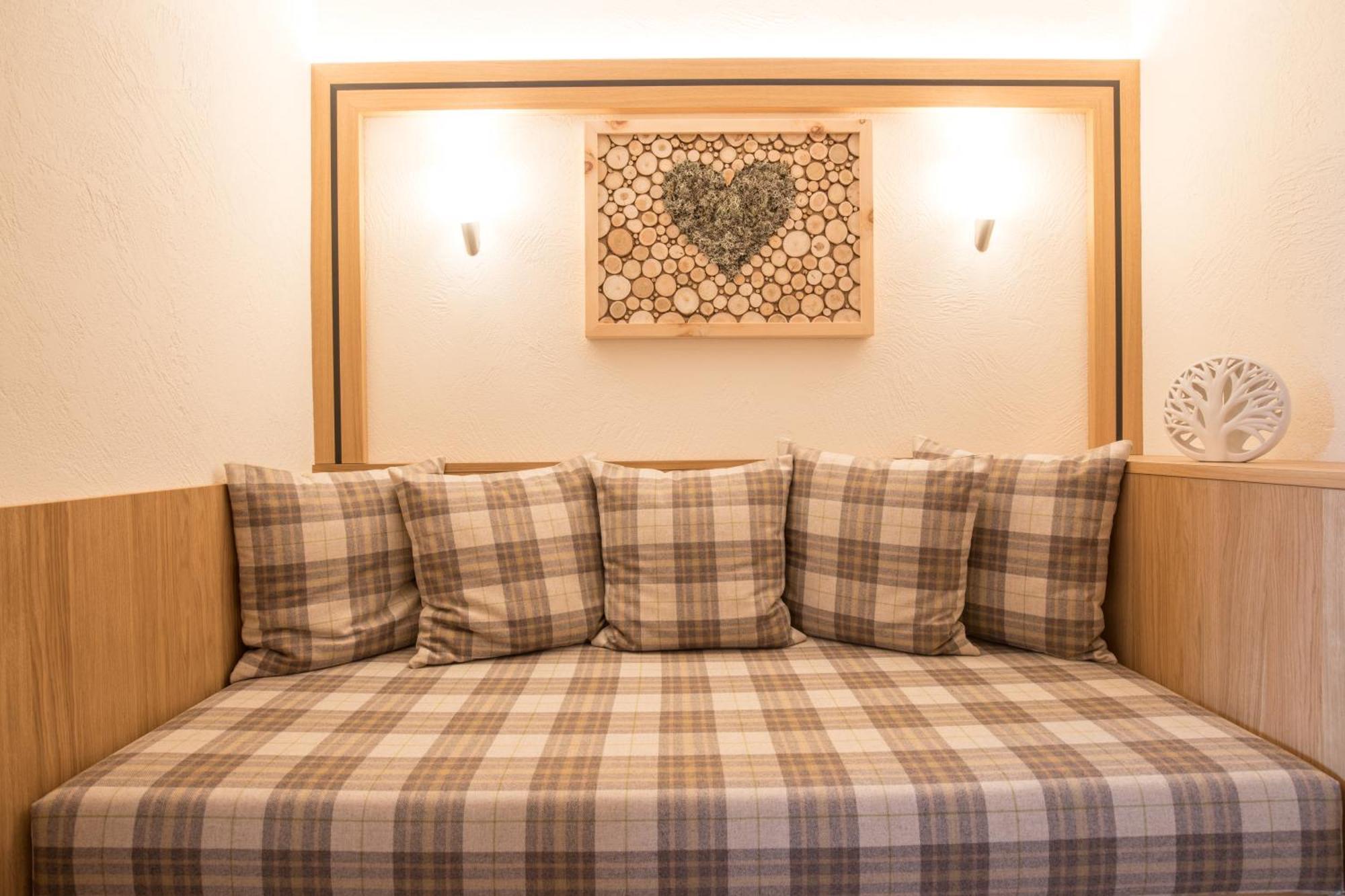 Hotel Garni Sonnenheim Fiss Bagian luar foto